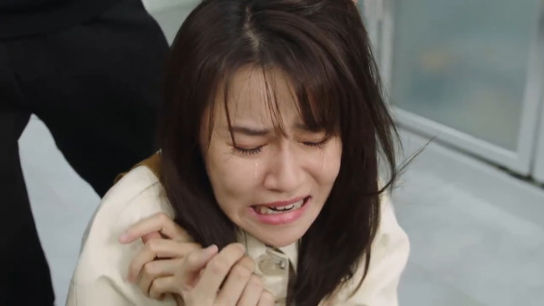 黑色月光｜黃翠如「扯蝦式」抽泣演技震撼網民 一集爆發三種不同喊法技驚四座