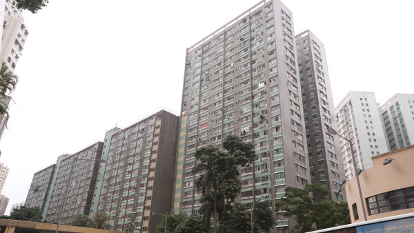 港人獲派對住墳場公屋欲放棄！網民竟一面倒力薦：好住好ＯＯ