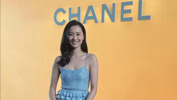 CHANEL香港時裝騷｜陳法拉索爆現身靚絕全場 42歲巔峰顏值女人味滿瀉