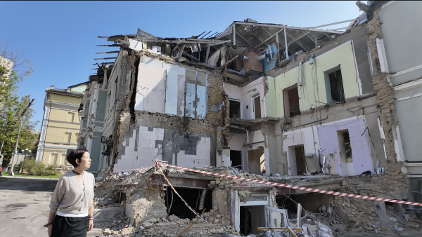 戰場上｜黎芷珊採訪烏克蘭受戰火影響家庭 母親心痛女兒留下被轟炸陰影