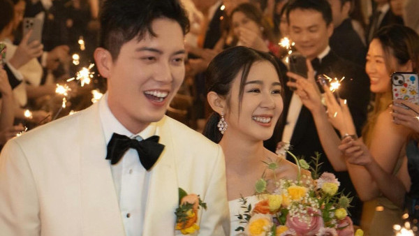 麥明詩腹部隆起出席活動 大方承認有喜！馬爾代夫蜜月造人成功