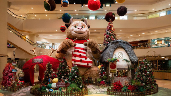  金鐘太古廣場變身聖誕村莊ChristmasVille！與巨型萌獸「毛絨絨」過聖誕