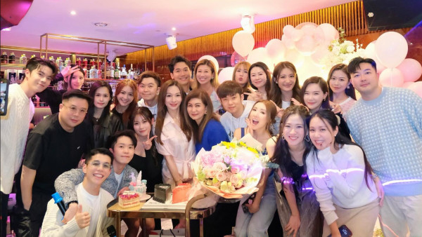 22年港姐冠軍林鈺洧29+1大搞生日派對 高層樂易玲帶兩子到場融入藝人圈子