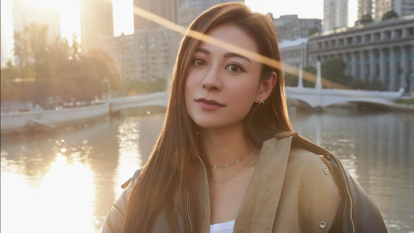 江若琳尖沙咀撞車發生交通意外 私家車撞向燈柱後嚴重翻側需立即送院