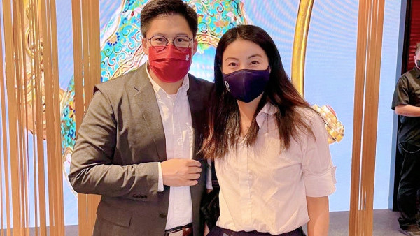 郭晶晶霍啟剛拍拖睇舞台劇生圖曝光！豪門少奶一舉動獲讚勁親民