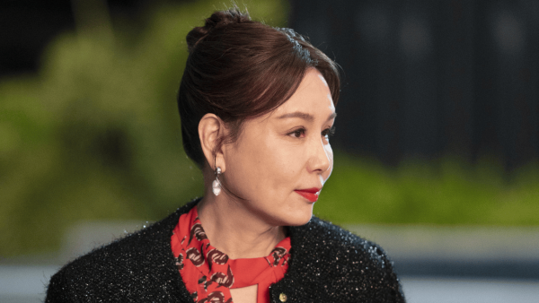 文雪兒爆TVB姐仔爆粗鬧前輩 好心教戲遭對方惡言問候：關你X事！