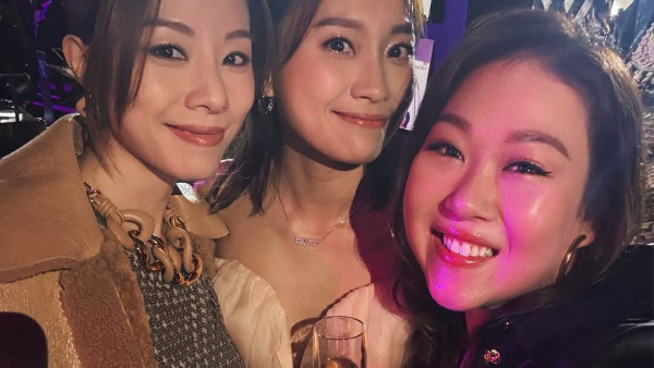 楊愛瑾39歲凍齡靚樣現身聖誕聚會！淡出娛圈做闊太 成功躋身名媛上流社交圈