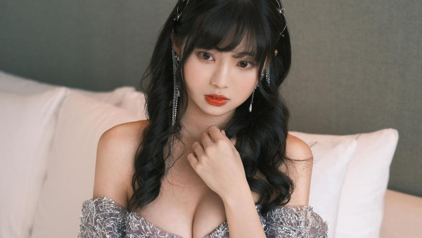 TVB御用學生妹區明妙寫真床照絕密曝光 少女家居look展現純慾性感誘惑