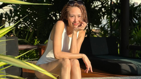 37歲湯怡泰國旅行白色泳衣大解放 著泰服孖囡囡老公拍片溫韾滿瀉