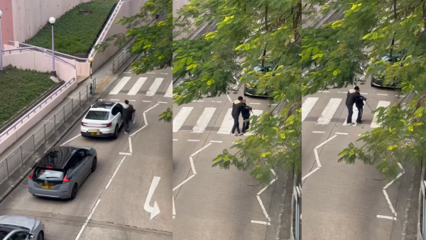 港男司機落車扶老伯過馬路！車龍「助攻」熱心一幕獲讚：好有愛