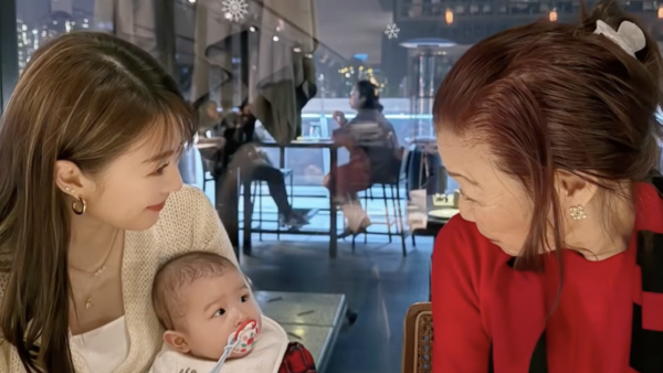 連詩雅晒三代同堂合照曝光75歲媽媽美貌！囡囡被讚一特徵似足婆婆