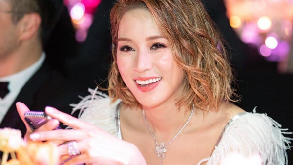 徐子淇「千億新抱」41歲凍齡美貌狀態更勝從前！激罕現身名媛倒數派對成全場焦點