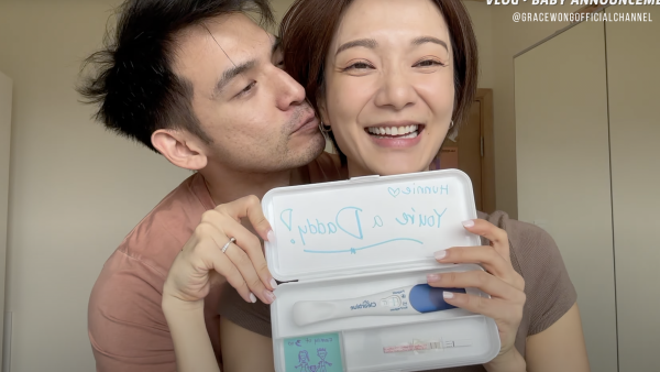 王君馨分享家人好友得知懷孕一刻！拍片紀錄老公眼泛淚光場面感人