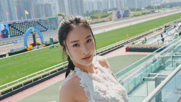 陳瀅疑真空上陣全身透視靚絕馬場 隱約透光暴露真實身材瘦回巔峰