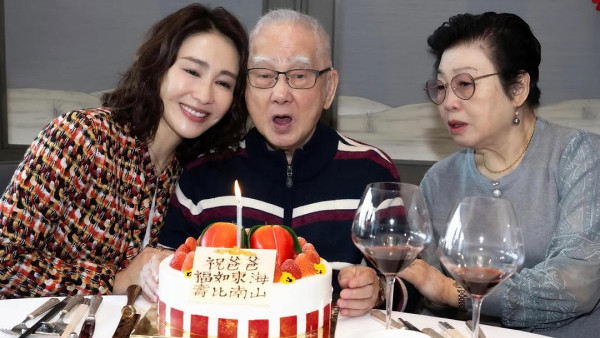 黎姿80歲媽媽近照驚艷網民！保養得宜皮膚緊緻！曾任職送貨獨力養家