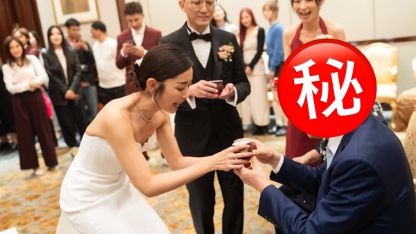 衛詩雅結婚｜衛詩雅夫妻婚禮上向「伯樂」敬茶 新人收雙封大利是場面感動