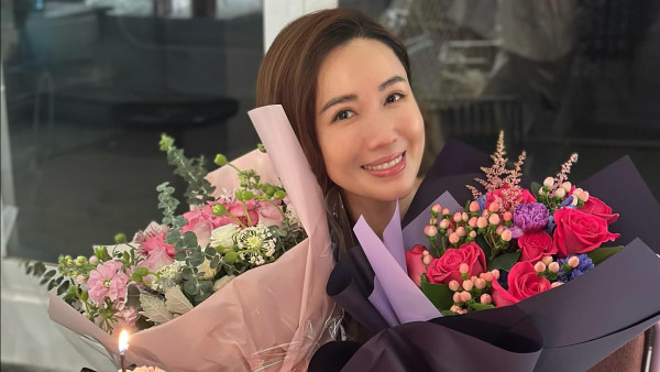 胡說八道會賀李施嬅44歲生日 失戀後都有花收IG晒命：好幸福！