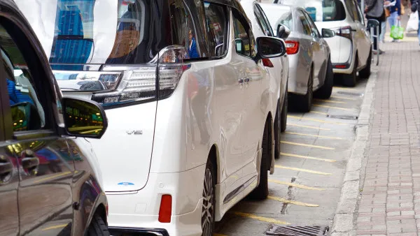 運輸署多項新規定3.1生效 允許司機用手機/遙控泊車合法化/泊車顯示器解禁