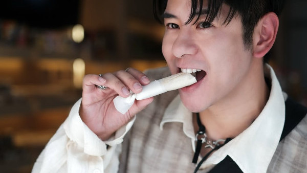 許廷鏗洗牙收費與手勢惹熱議！入行16年從未放棄牙醫事業獲網民大讚夠專業