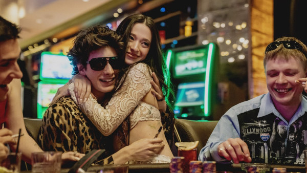 奧斯卡2025｜《Anora阿諾拉》奪最佳影片成今屆大贏家 脫衣舞孃荒誕尋夫故事劇情/影評/上映/線上看