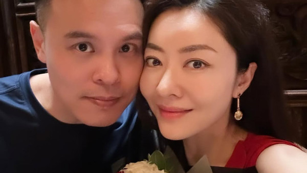 熊黛林被老公郭可頌偷拍素顏極罕公開！夫婦甜蜜早餐約會大派閃光彈