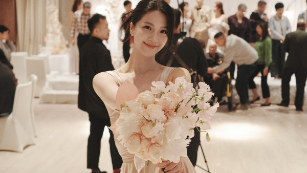 陳曉華接花球驚爆待嫁宣言 多年閨密變自己大嫂！激罕性感high盡婚前派對