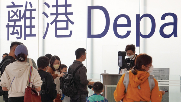 港人疑靠借錢移民去英國 滿足3條件可借足7位數？網友力勸：借錢還唔到係刑事