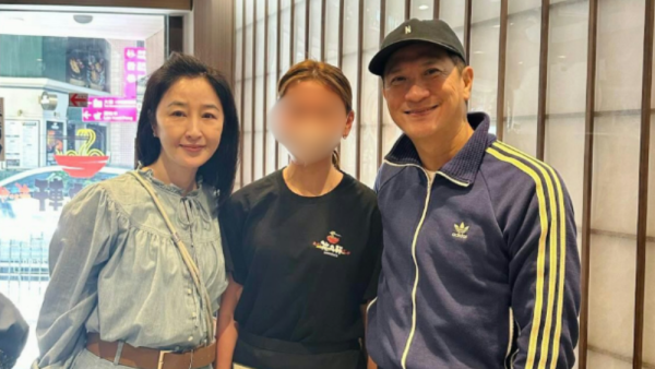 張家輝關詠荷甜蜜拍拖食拉麵  老婆素顏獲網民激讚完全唔似60歲！