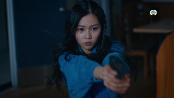 奪命提示｜郭柏妍丁子朗極親密相擁場口曝光 因一心理恐懼事前接受「聽子彈聲」特訓