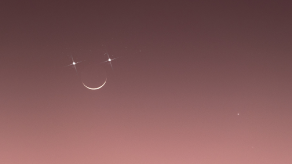 4月25日三星共舞！金星土星月亮變「天空笑臉」1個黃金時間觀賞奇景