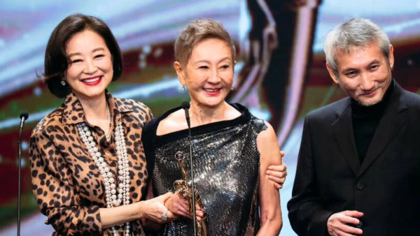 金像獎2025｜林青霞驚喜現身仙氣十足！一代女神凍齡美貌獲讚不似70歲