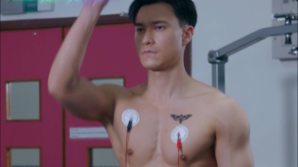虛擬情人｜朱敏瀚44吋胸肌＋超發達背肌 日操夜操打造理想完美Body