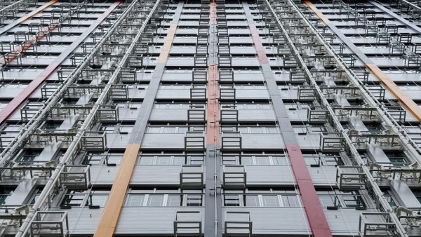 牛頭角簡約公屋激似蘇聯「方塊樓」？網民：仲係60﹑70年代審美