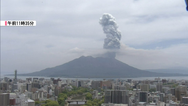 遊日注意！鹿兒島櫻島火山持續爆發！ 噴煙達3000公尺 多班航班受影響！