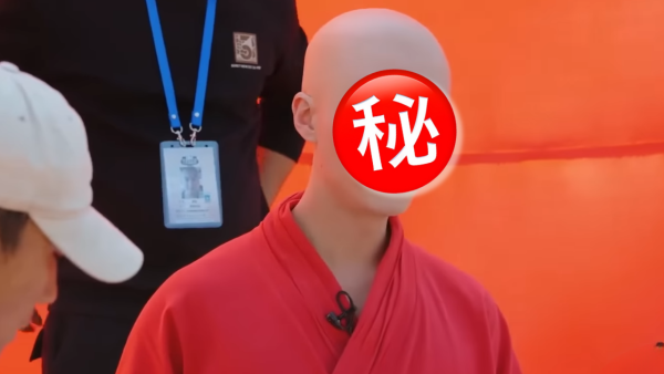 離巢視帝激罕光頭示人減磅演出判若兩人 驚艷同場大導演：就是TVB訓練出來