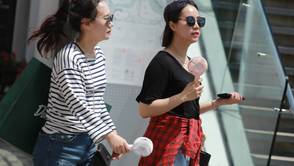 35°C錯用迷你風扇隨時變中暑！日本醫生教一招使用技巧極速降6°C