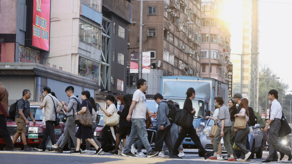 打工仔被裁員陷供樓危機！按揭保險新安排 唔想蝕賣物業1招可自救？