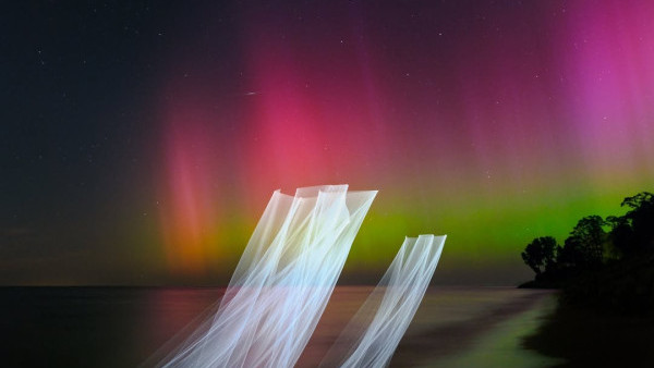 真的不是AI！無人機光影拍攝懸浮空中「窗簾」   猶如異世界奇景超夢幻