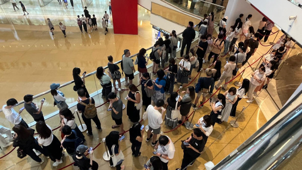 GU分店門外現大蛇餅！大排長龍買Chiikawa聯乘新品！極高人氣僅呢款仍然有貨