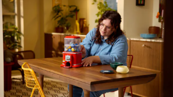 LEGO最新力作「人偶扭蛋機」6月正式上市！內藏16隻經典LEGO公仔！