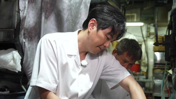 蕭正楠試做燒味師傅斬料大晒超強刀功 蕭媽媽被爆年青時原來超靚女