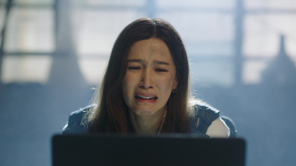 刑偵12｜傅嘉莉被綁獨腳戲單靠雙眼演活6大情緒 對黑屏幕演情緒戲極大考驗：要靠想像力