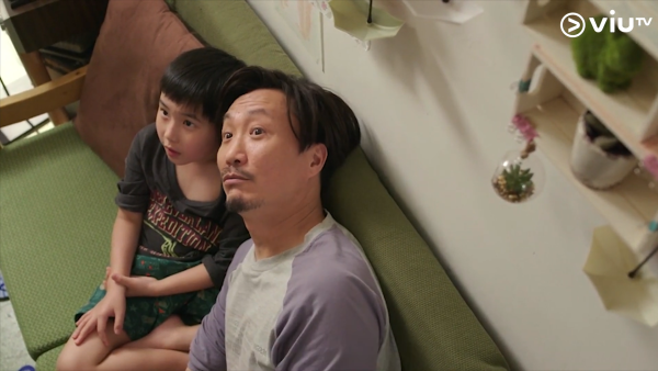 月入2萬窮港爸揭肯生仔原因 稱「住公屋山頂一樣咁幸福」？網民反應兩極：個仔真係多謝你