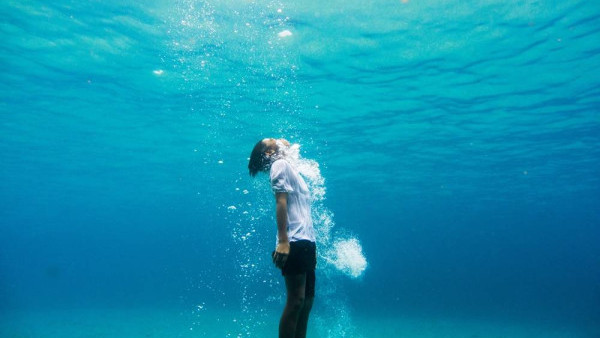 面試被問針掉進大海如何撈出來？求職者1個答案出人意表