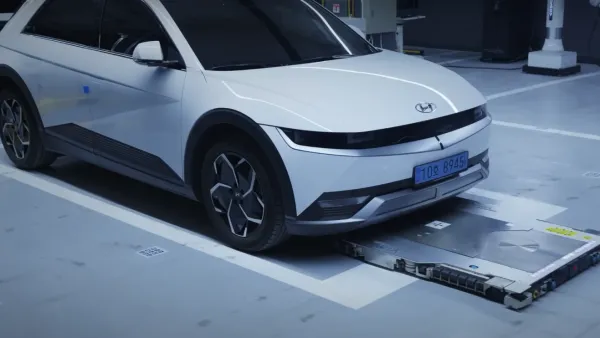 新牌車手救星！韓國研發自動幫你泊車機器人  解放雙手最快30秒完成