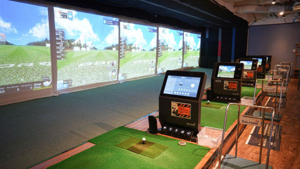 尖東全新室內高爾夫球場！4K畫質顯示屏/200多個世界級比賽球場
