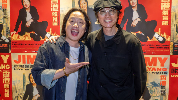 歐陽萬成楝篤笑2025｜尾場加演「歐陽曼聯」笑話 李克勤驚喜現身合唱《紅日》