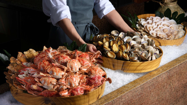 港島香格里拉自助餐買二送一！自助午餐$398/自助晚餐$635起 特設活魚池捕海鮮任食龍蝦鮑魚