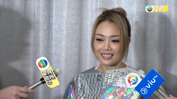 一姐容祖兒親自回應英皇陷百億債務危機 首發聲親揭楊受成私下「5個字」解釋