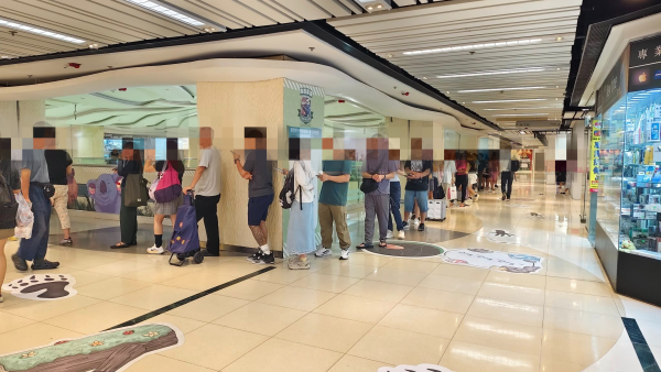 將軍澳商場排長龍街坊稱要排4小時 網民：香港人啲時間唔值錢？